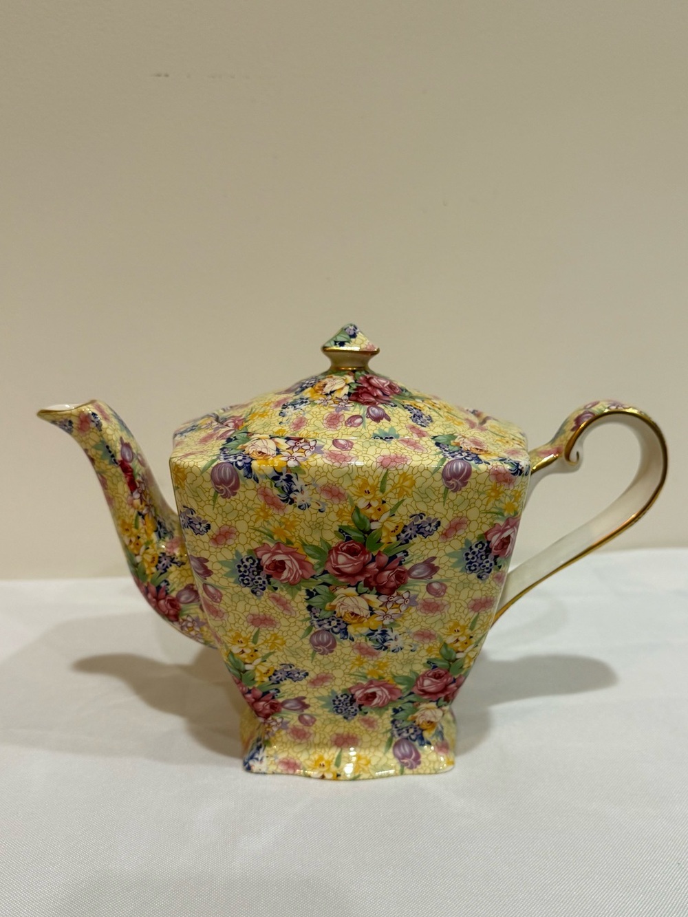 Royal Winton chintz, teapot no cracks, chips, or damage